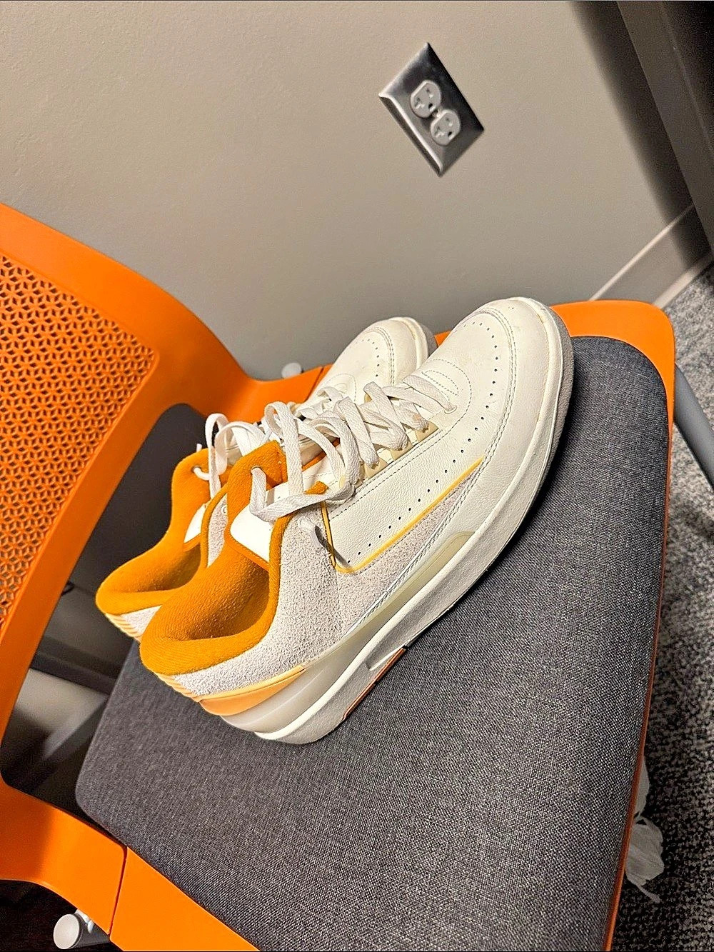 Jordan Air Jordan 1 Low SE White & Orange US 11.5